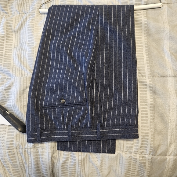 Suitsupply Traveller Suit. Navy pin stripe. 40R - Picture 3 of 4